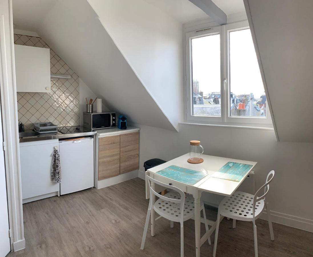 Appartement les parasols de trouville Extérieur photo
