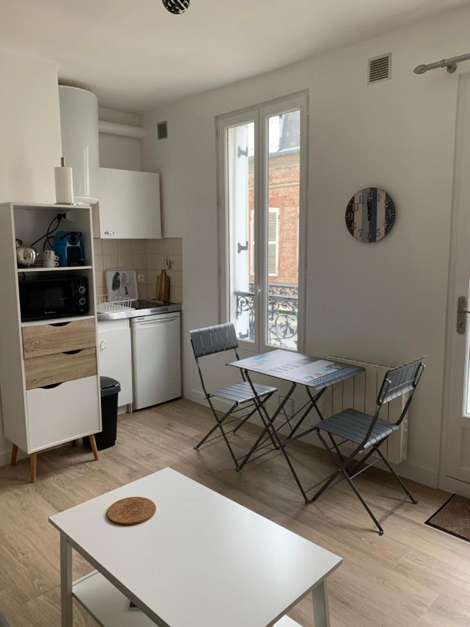 Appartement les parasols de trouville Extérieur photo